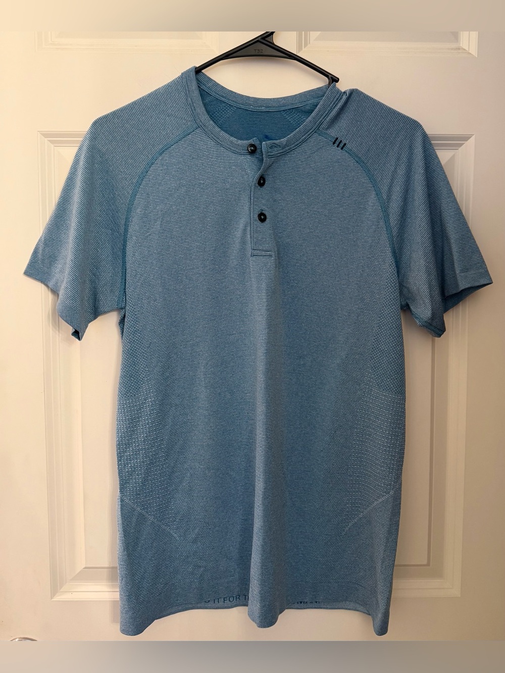 Lululemon Men's Active Henley T Shirt in Blue, Size Small